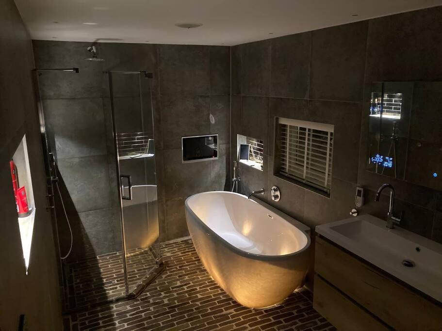 Voorsterstaete Former Barn, Including Jacuzzi Voorst Gem Voorst エクステリア 写真